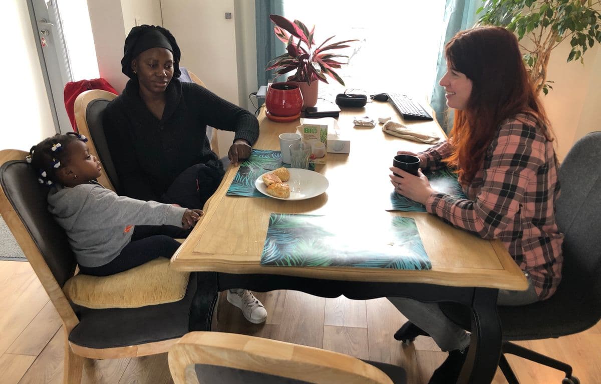A Paris, des « hébergeurs solidaires » abritent chaque soir en urgence femmes et enfants