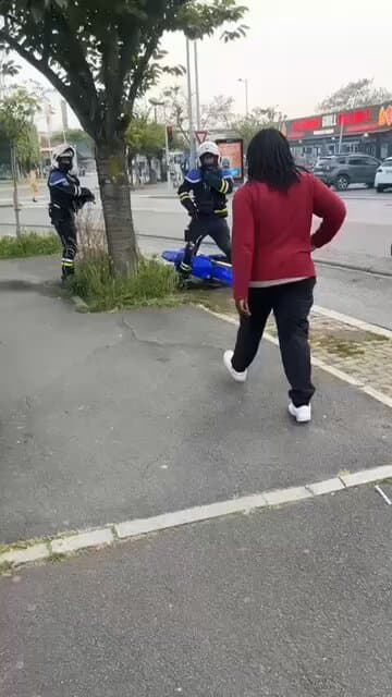 Actu17 (@Actu17) on X : Drancy : Un homme a été blessé par le tir d'un policier lors d'une intervention suite à un refus d'obtempérer, le blessé a été héliporté à l'hôpital.