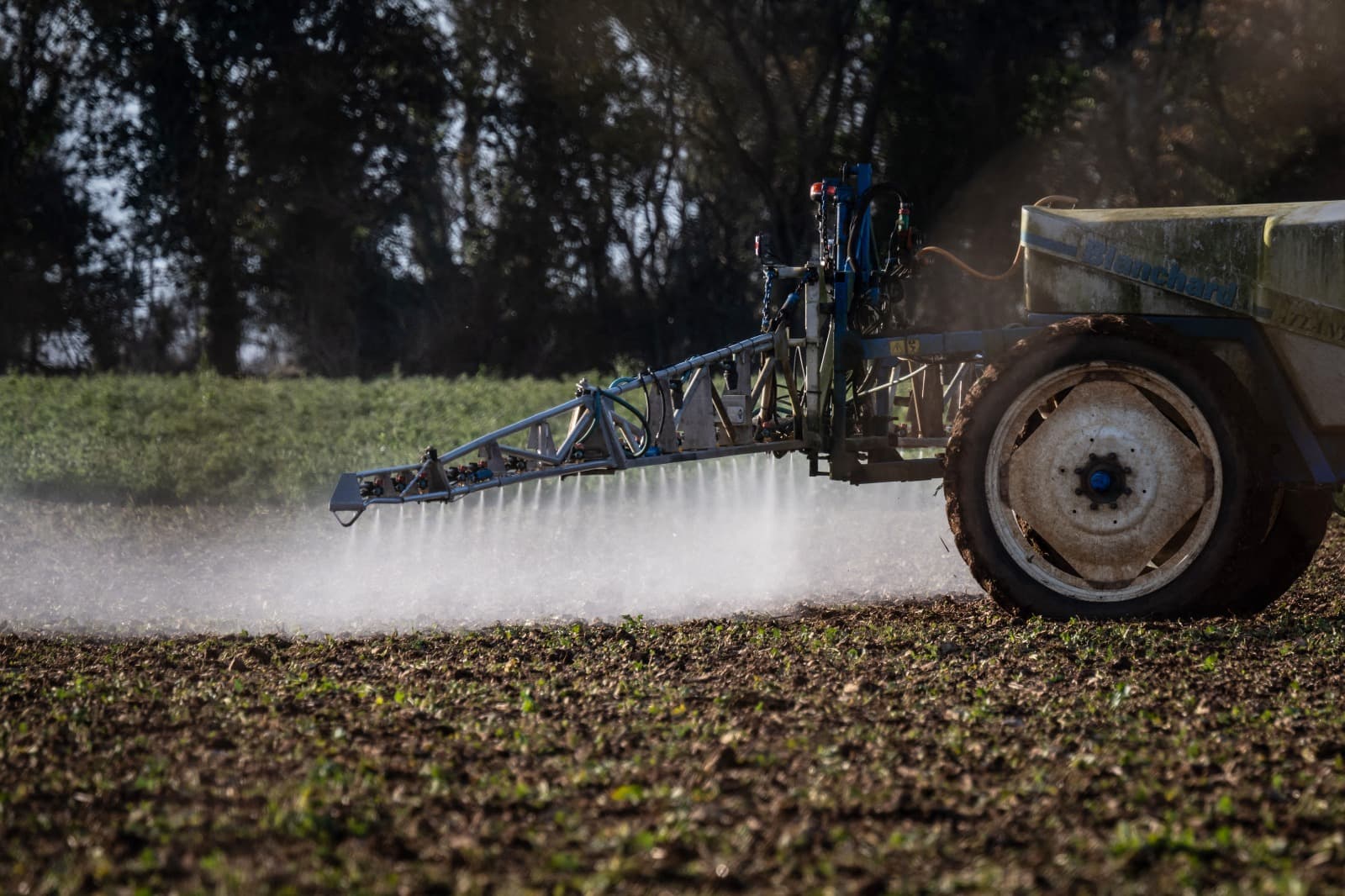 « Un recul pour la santé publique » : 1 300 médecins et scientifiques dénoncent la réintroduction de pesticides interdits - L'Humanité